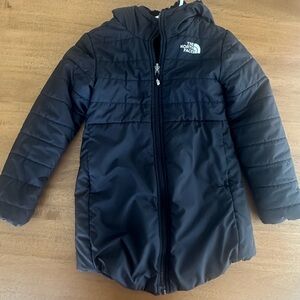 The North Face Reversible Mossbud Swirl Parka Girls' jacket black XS